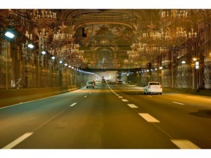 Dans le tunnel sur l'autoroute A1, un décor du XVIIéme siècle!