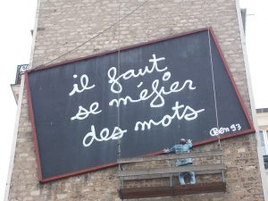 1280px-Il_faut_se_méfier_des_mots